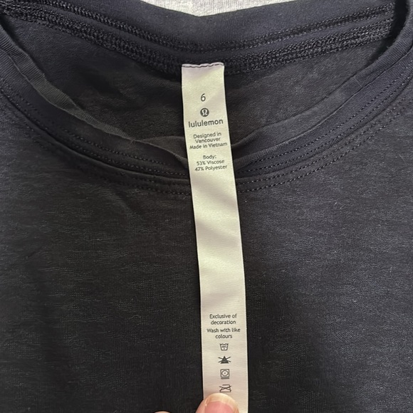 Lululemon asymmetrical tank size 6 - Picture 2 of 3